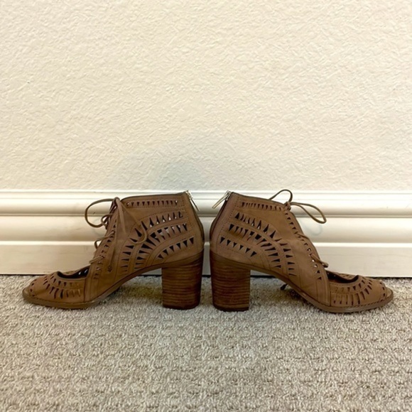Vince Camuto Brown Tarita Laser Cut Lace Up Sandals - Picture 4 of 8